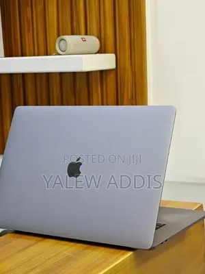 New Laptop Apple MacBook Pro 2018 16GB Intel Core i9 SSD 512GB