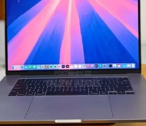 New Laptop Apple MacBook Pro 2018 16GB Intel Core i9 SSD 512GB