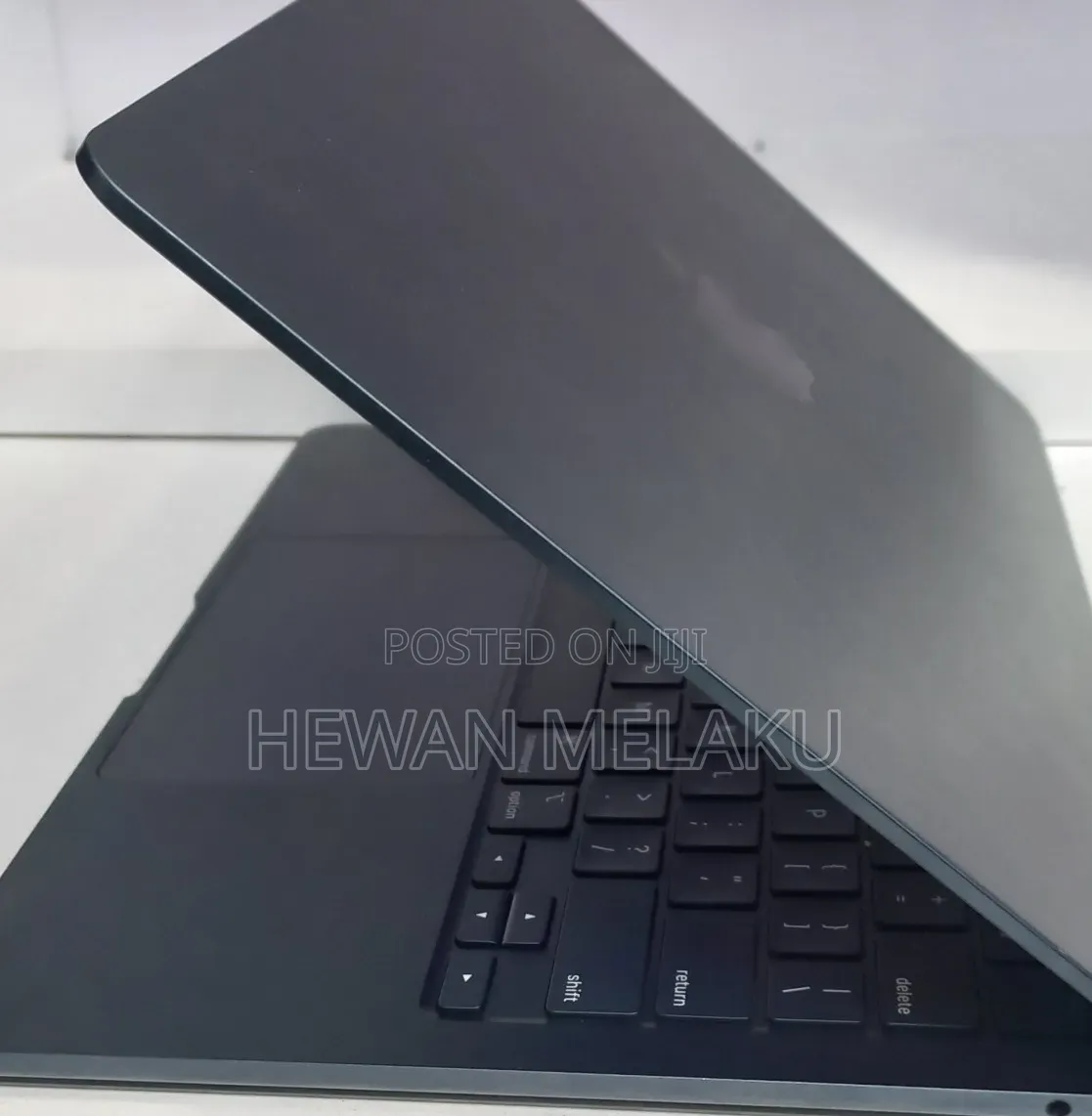 New Laptop Apple MacBook Air 2022 M2 8GB Apple M2 SSD 256GB