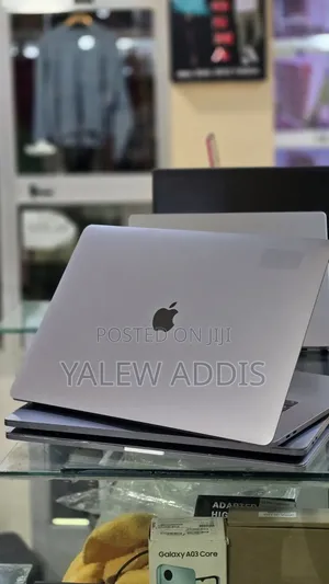 New Laptop Apple MacBook Pro 2017 16GB Intel Core i7 SSD 512GB