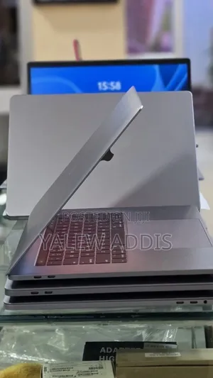 New Laptop Apple MacBook Pro 2017 16GB Intel Core i7 SSD 512GB