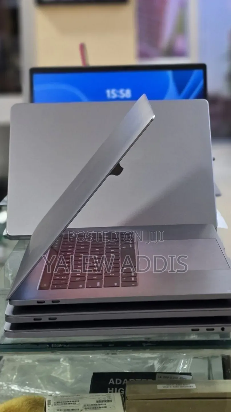 New Laptop Apple MacBook Pro 2017 16GB Intel Core i7 SSD 512GB