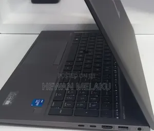 New Laptop HP ZBook Firefly G8 16GB Intel Core i7 SSD 512GB