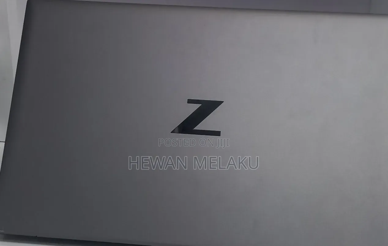 New Laptop HP ZBook Firefly G8 16GB Intel Core i7 SSD 512GB