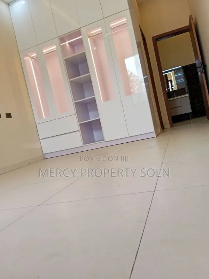 5bdrm Villa in Bole for sale