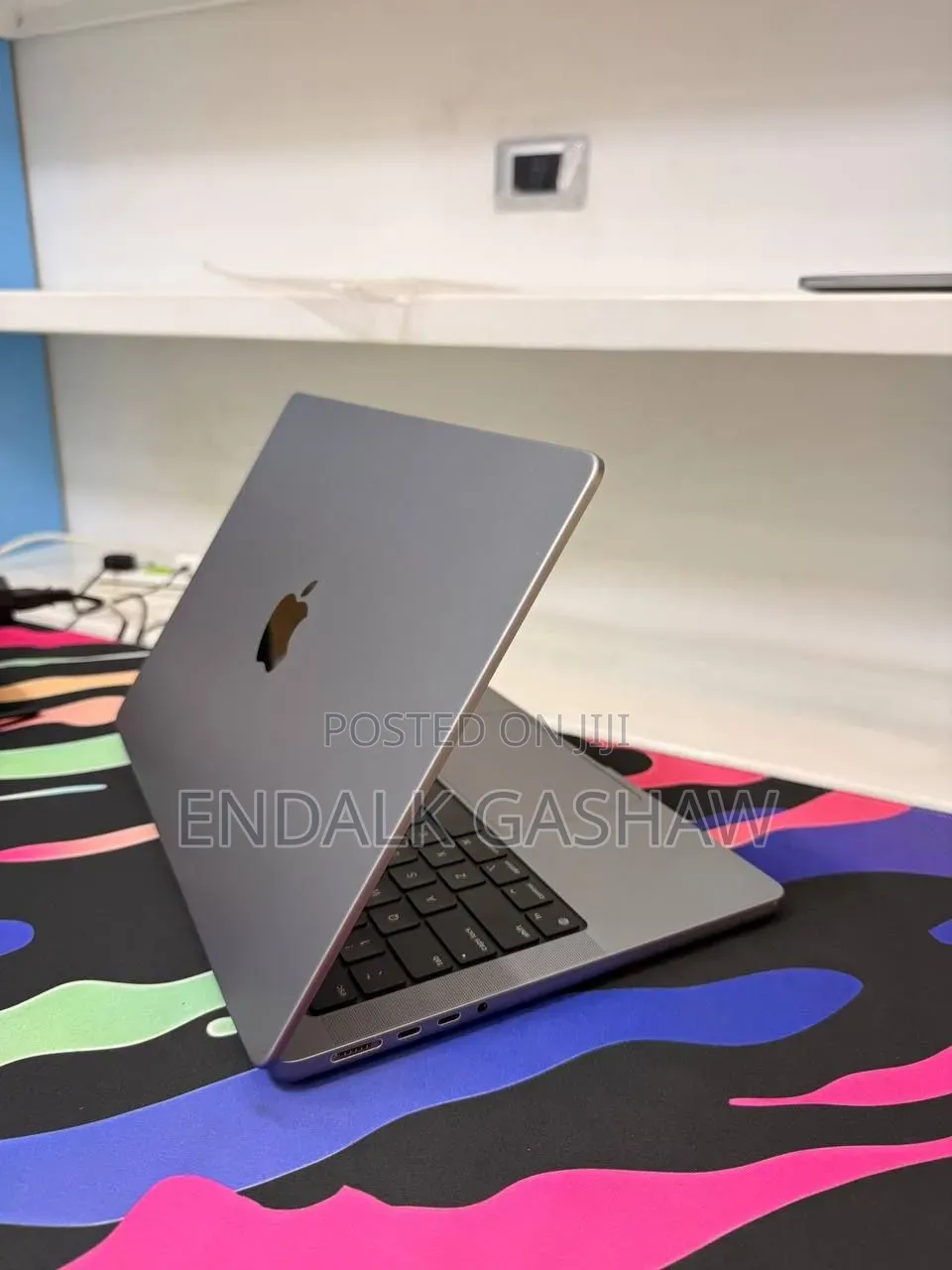 New Laptop Apple MacBook Pro 2023 M3 8GB Apple M3 SSD 512GB