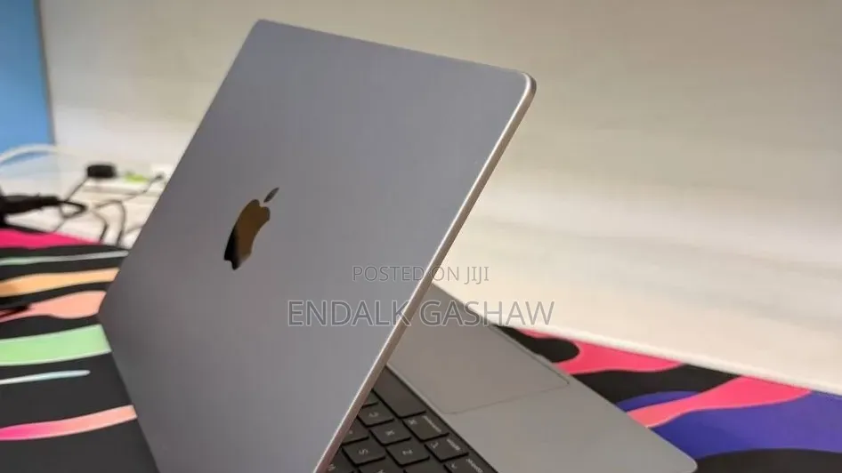 New Laptop Apple MacBook Pro 2023 M3 8GB Apple M3 SSD 512GB