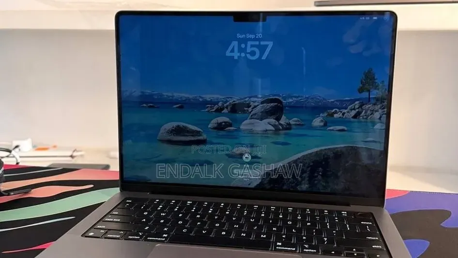 New Laptop Apple MacBook Pro 2023 M3 8GB Apple M3 SSD 512GB