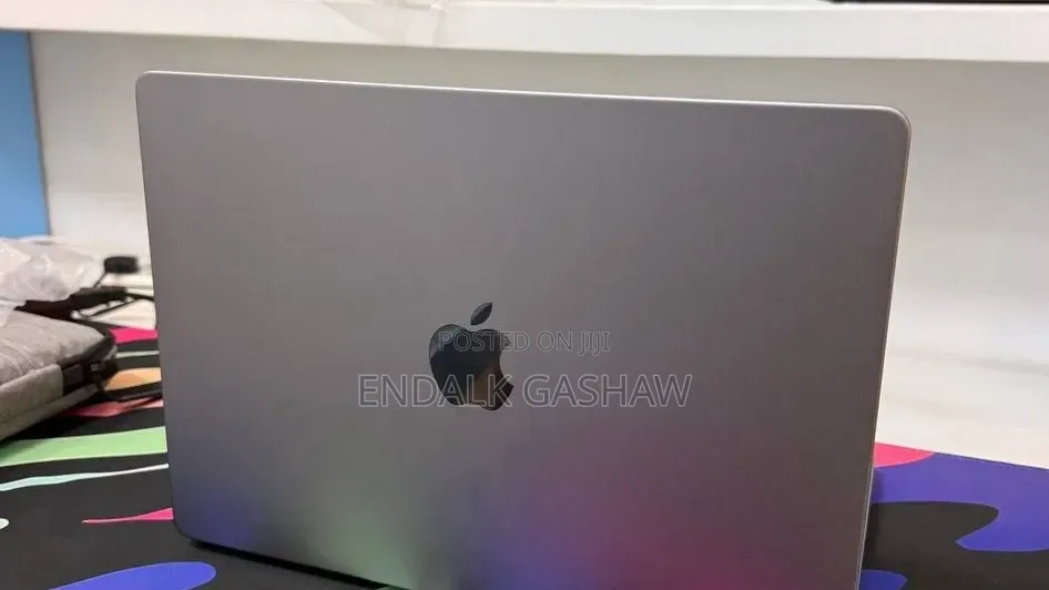 New Laptop Apple MacBook Pro 2023 M3 8GB Apple M3 SSD 512GB
