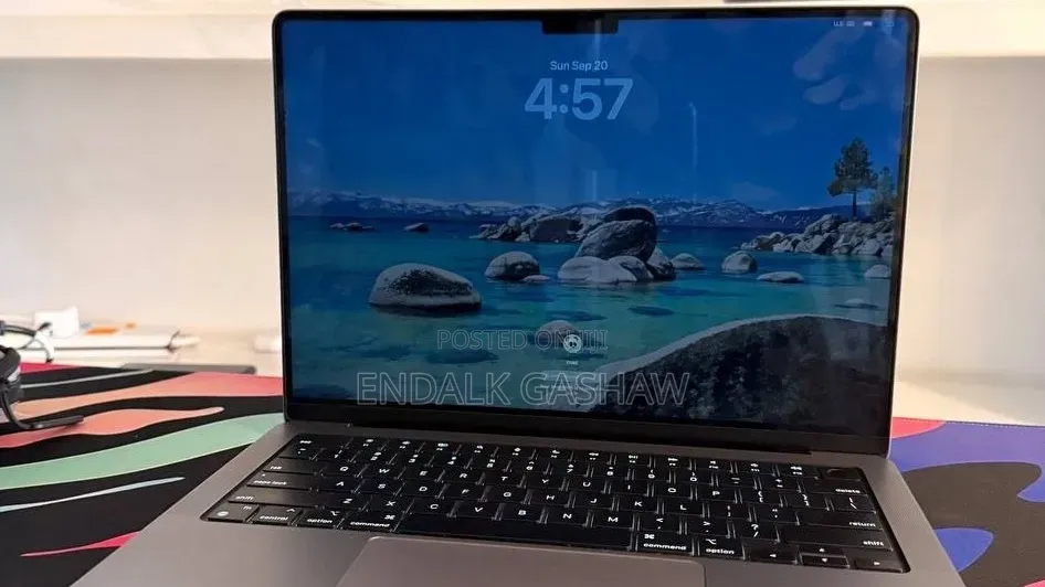 New Laptop Apple MacBook Pro 2023 M3 8GB Apple M3 SSD 512GB