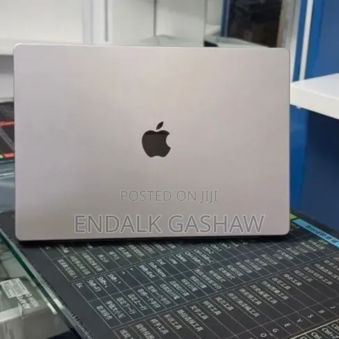 New Laptop Apple MacBook Pro 2021 M1 32GB Apple M1 SSD 1T