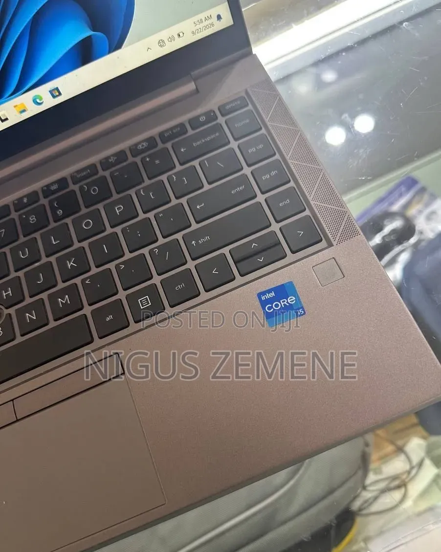 New Laptop HP ZBook Firefly G8 16GB Intel Core i5 SSD 512GB