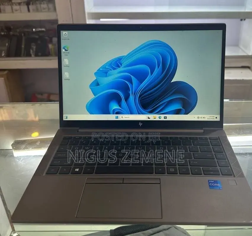 New Laptop HP ZBook Firefly G8 16GB Intel Core i5 SSD 512GB