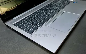 New Laptop HP ZBook Firefly G8 16GB Intel Core i5 SSD 512GB