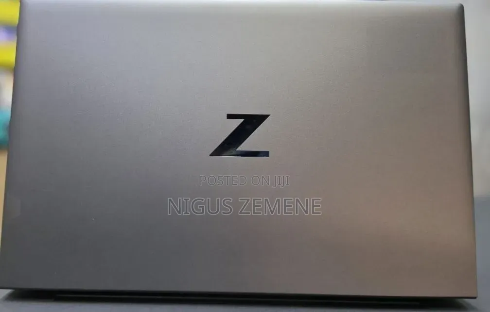 New Laptop HP ZBook Firefly G8 16GB Intel Core i5 SSD 512GB