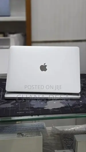 New Laptop Apple MacBook Pro 2020 32GB Intel Core i7 SSD 512GB