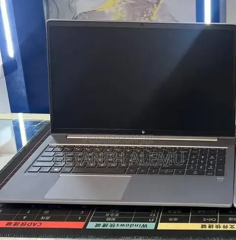 New Laptop HP ZBook Studio G8 16GB Intel Core i7 SSD 512GB