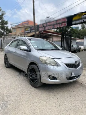 Toyota Yaris 2010 Silver
