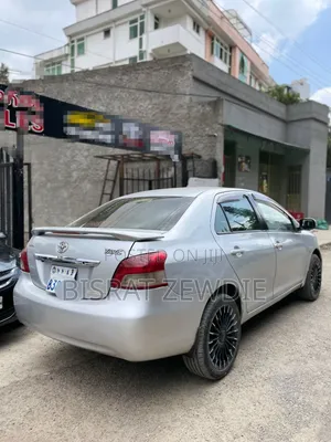 Toyota Yaris 2010 Silver