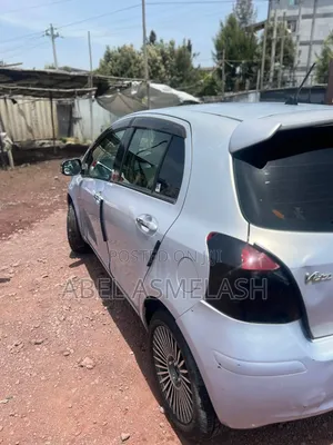 Toyota Yaris 2010 Silver