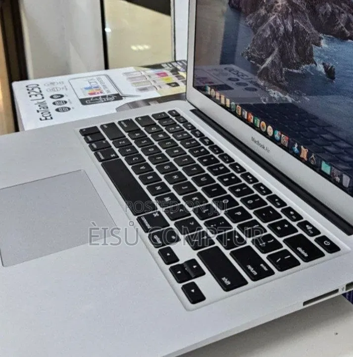 New Laptop Apple MacBook Air 2013 4GB Intel Core i5 SSD 128GB