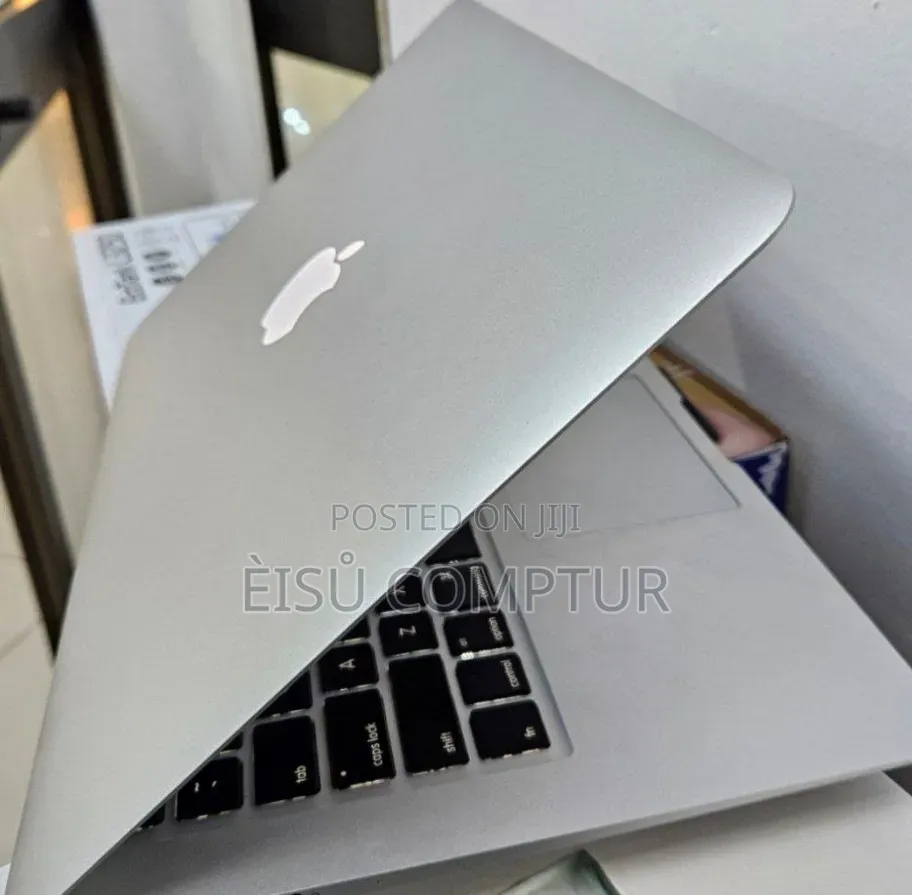 New Laptop Apple MacBook Air 2013 4GB Intel Core i5 SSD 128GB