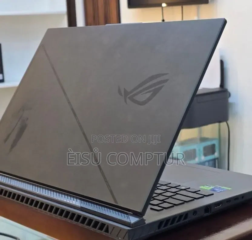 New Laptop Asus ROG Strix G18 32GB Intel Core i9 SSD 1T