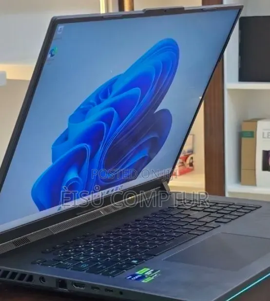 New Laptop Asus ROG Strix G18 32GB Intel Core i9 SSD 1T