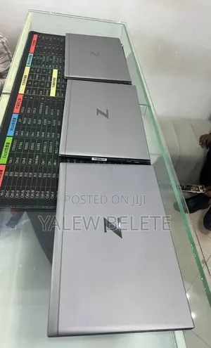 New Laptop HP ZBook Firefly G8 16GB Intel Core i7 SSD 512GB
