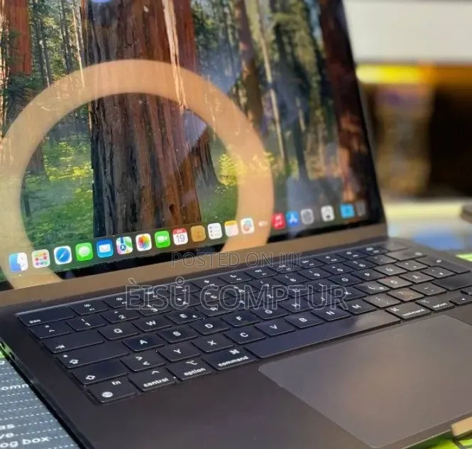 New Laptop Apple MacBook Air 2022 M2 8GB Apple M2 SSD 512GB