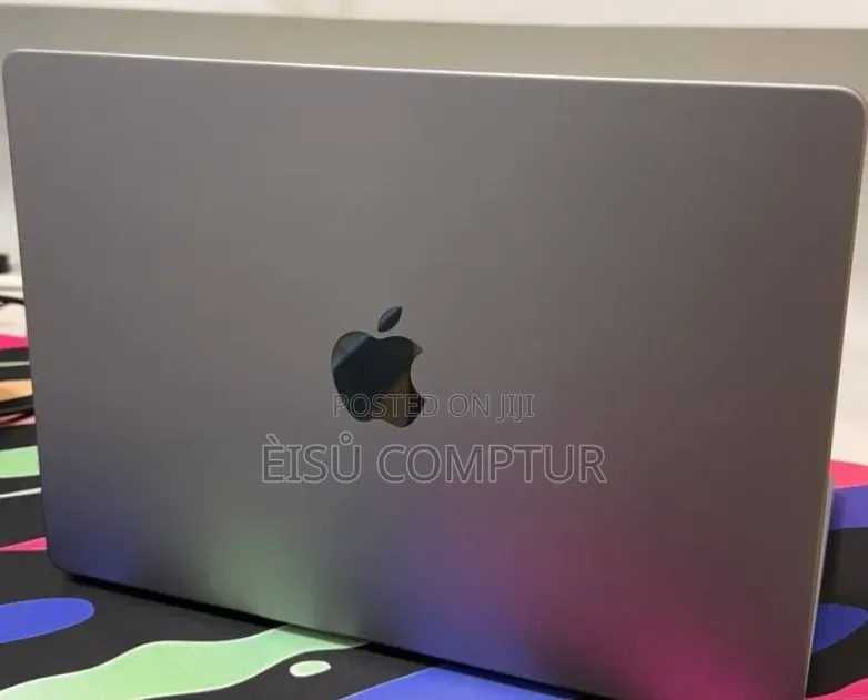 New Laptop Apple MacBook Pro 2024 M3 8GB Apple M3 Pro SSD 512GB