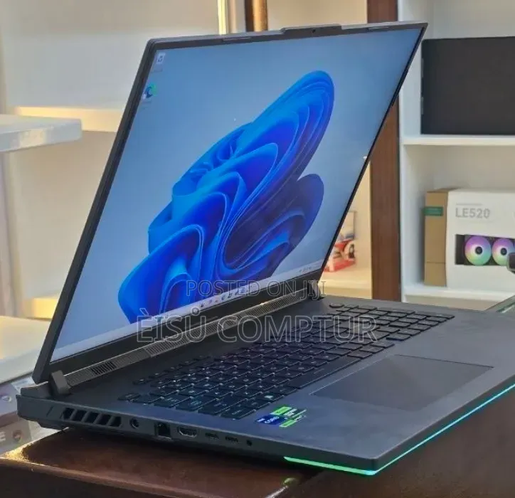 New Laptop Asus ROG Strix G18 16GB Intel Core i9 SSD 1T