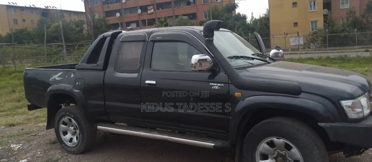 Toyota Hilux 2004 Black