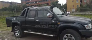 Toyota Hilux 2004 Black