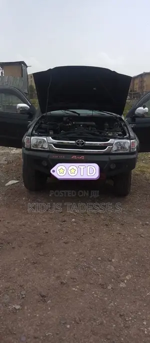 Toyota Hilux 2004 Black