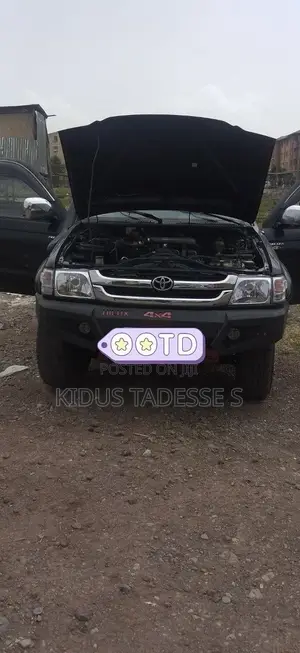 Toyota Hilux 2004 Black