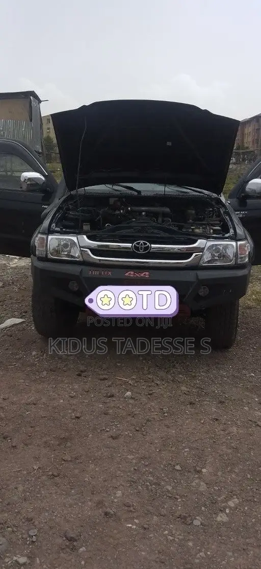 Toyota Hilux 2004 Black