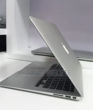 New Laptop Apple MacBook Pro 2017 8GB Intel Core i7 SSD 128GB
