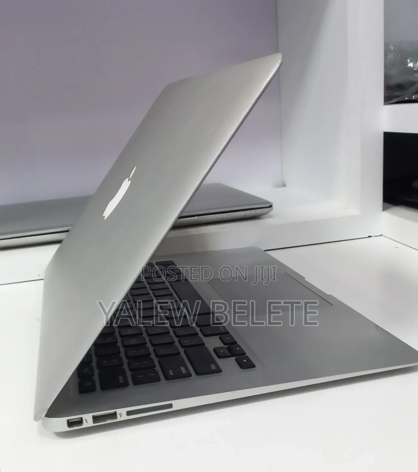 New Laptop Apple MacBook Pro 2017 8GB Intel Core i7 SSD 128GB