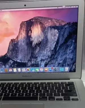 New Laptop Apple MacBook 8GB Intel Core i7 SSD 128GB