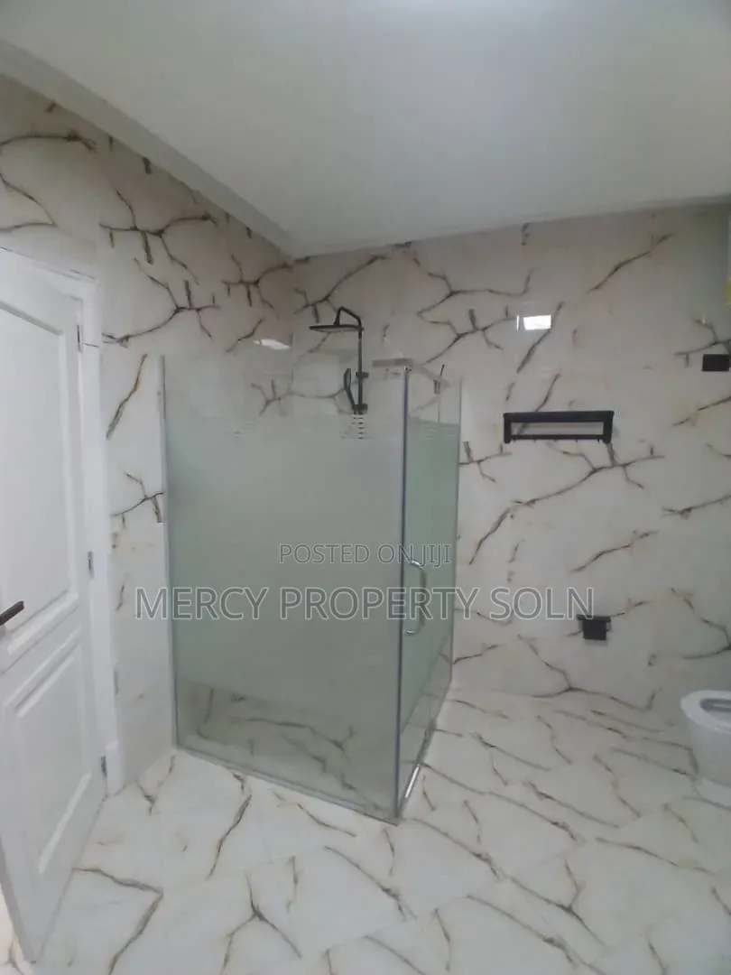 5bdrm Villa in Bole for sale