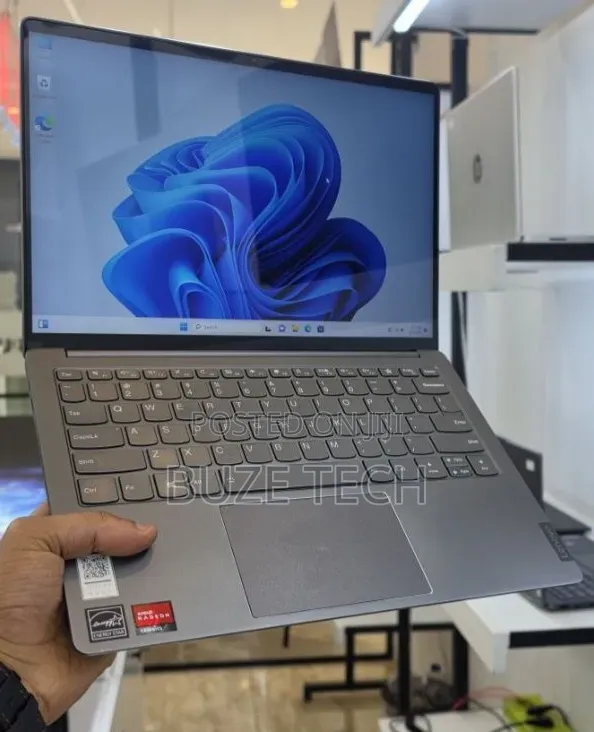 New Laptop Lenovo 16GB AMD Ryzen 7 SSD 512GB