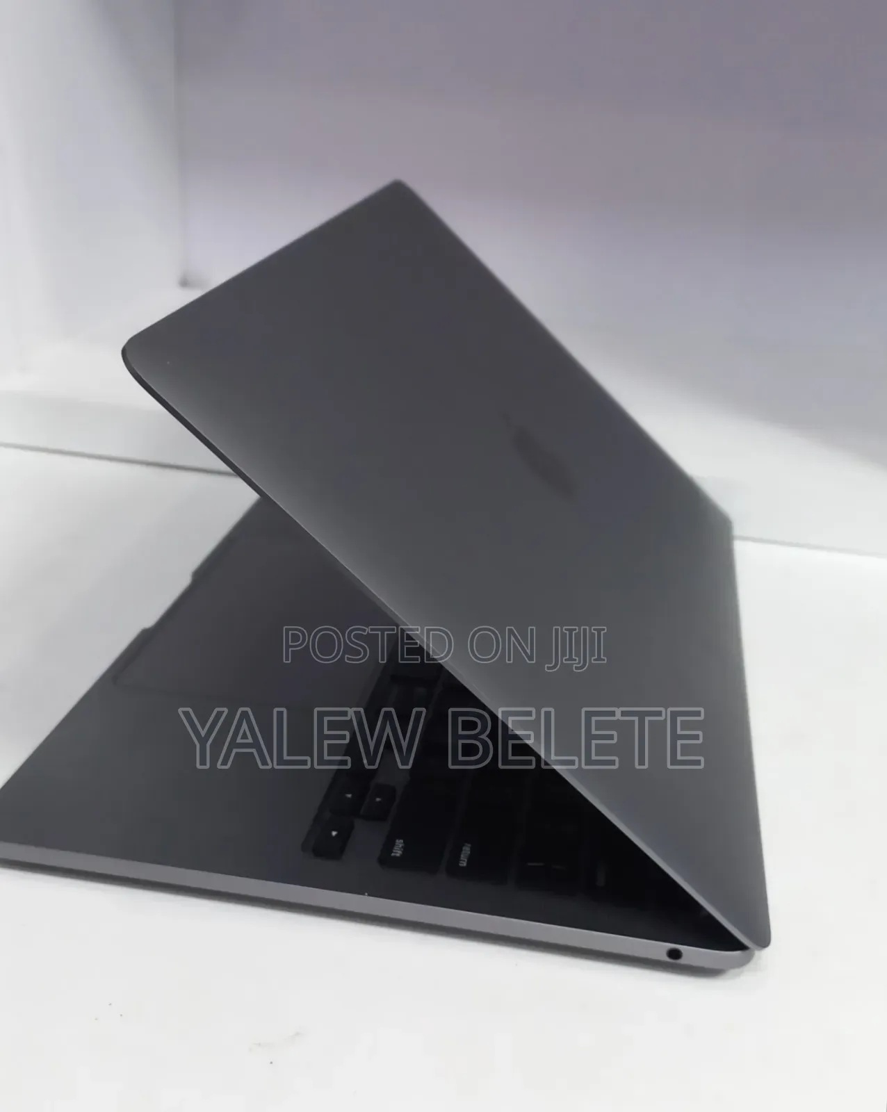 New Laptop Apple MacBook Pro 2020 M1 8GB Apple M1 Pro SSD 256GB