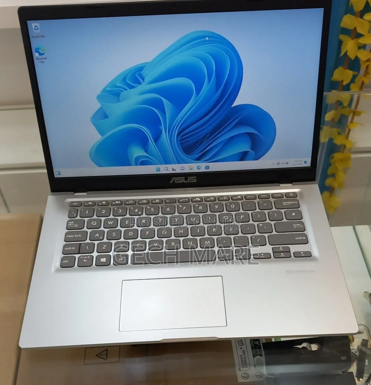 New Laptop Asus VivoBook 15 X505BA 8GB Intel SSD 256GB