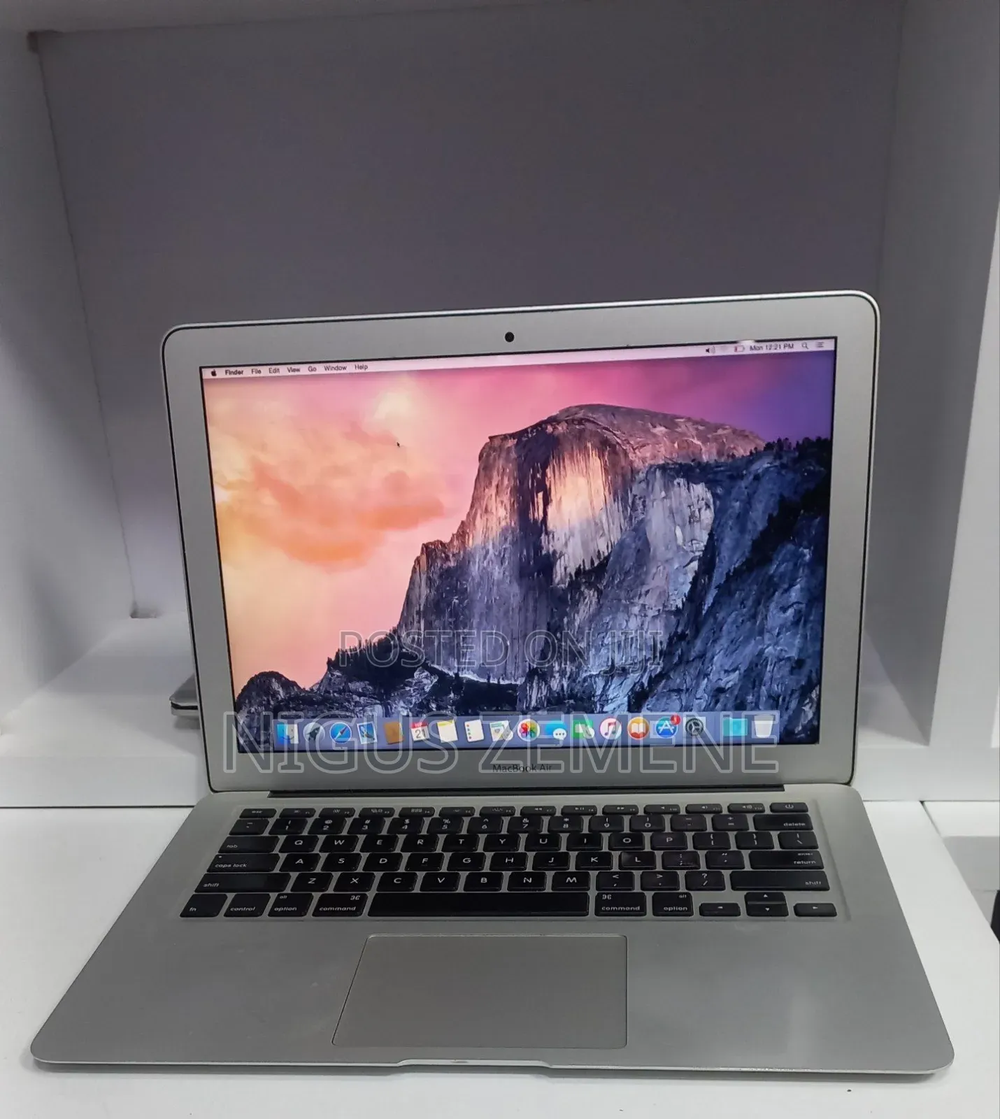 New Laptop Apple MacBook Air 2017 8GB Intel Core i7 SSD 128GB