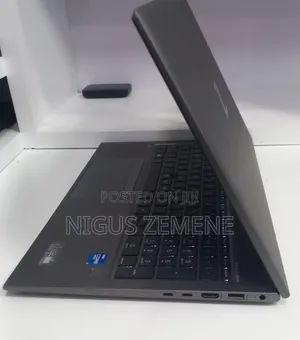 New Laptop HP ZBook Firefly G8 16GB Intel Core i7 SSD 512GB