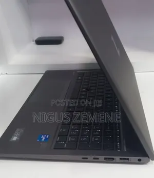 New Laptop HP ZBook Firefly G8 16GB Intel Core i7 SSD 512GB