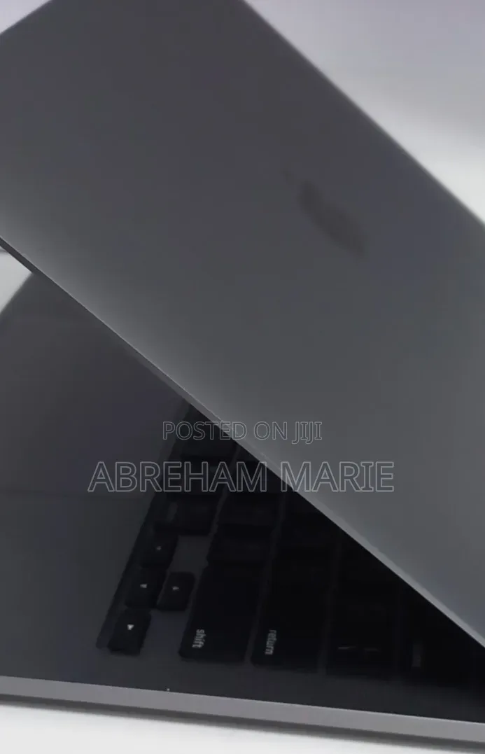 New Laptop Apple MacBook Pro 2020 M1 8GB Apple M1 Pro SSD 256GB