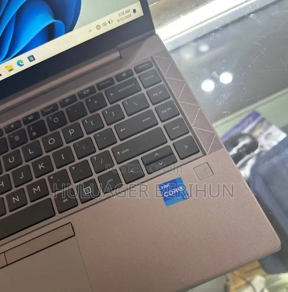 New Laptop HP ZBook Firefly G8 16GB Intel Core i5 SSD 512GB