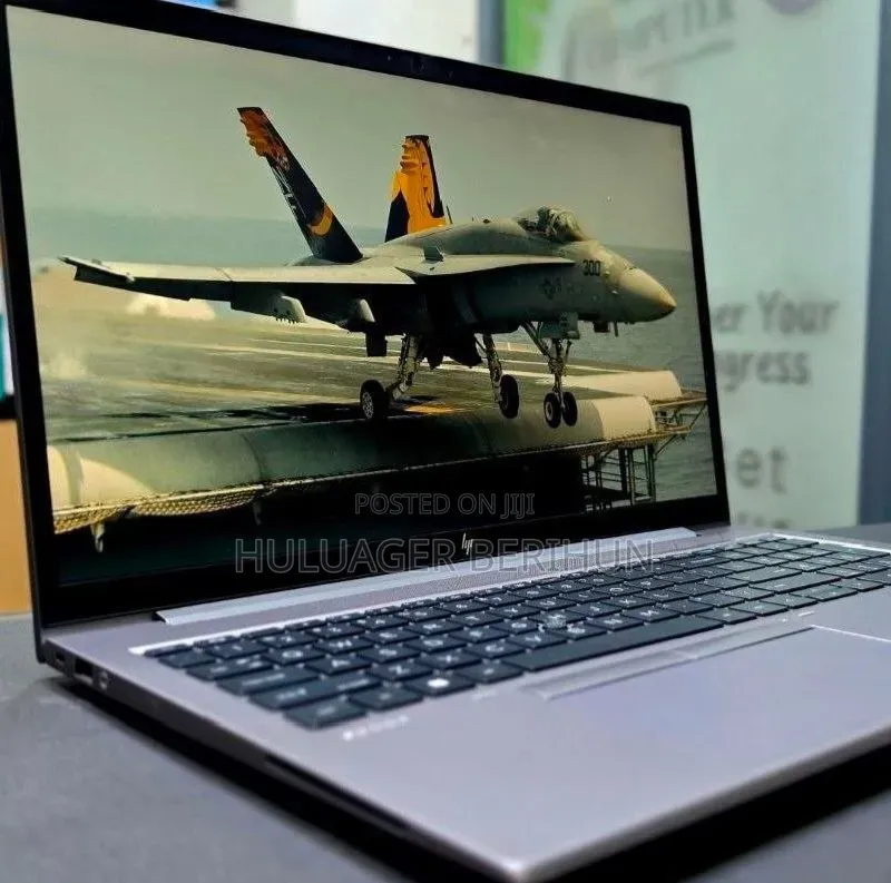 New Laptop HP ZBook Firefly G8 16GB Intel Core i5 SSD 512GB
